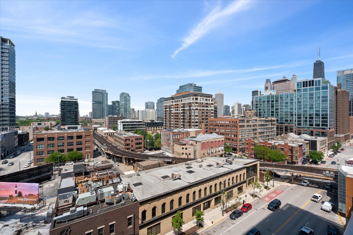 757 N Orleans Street Unit: 908