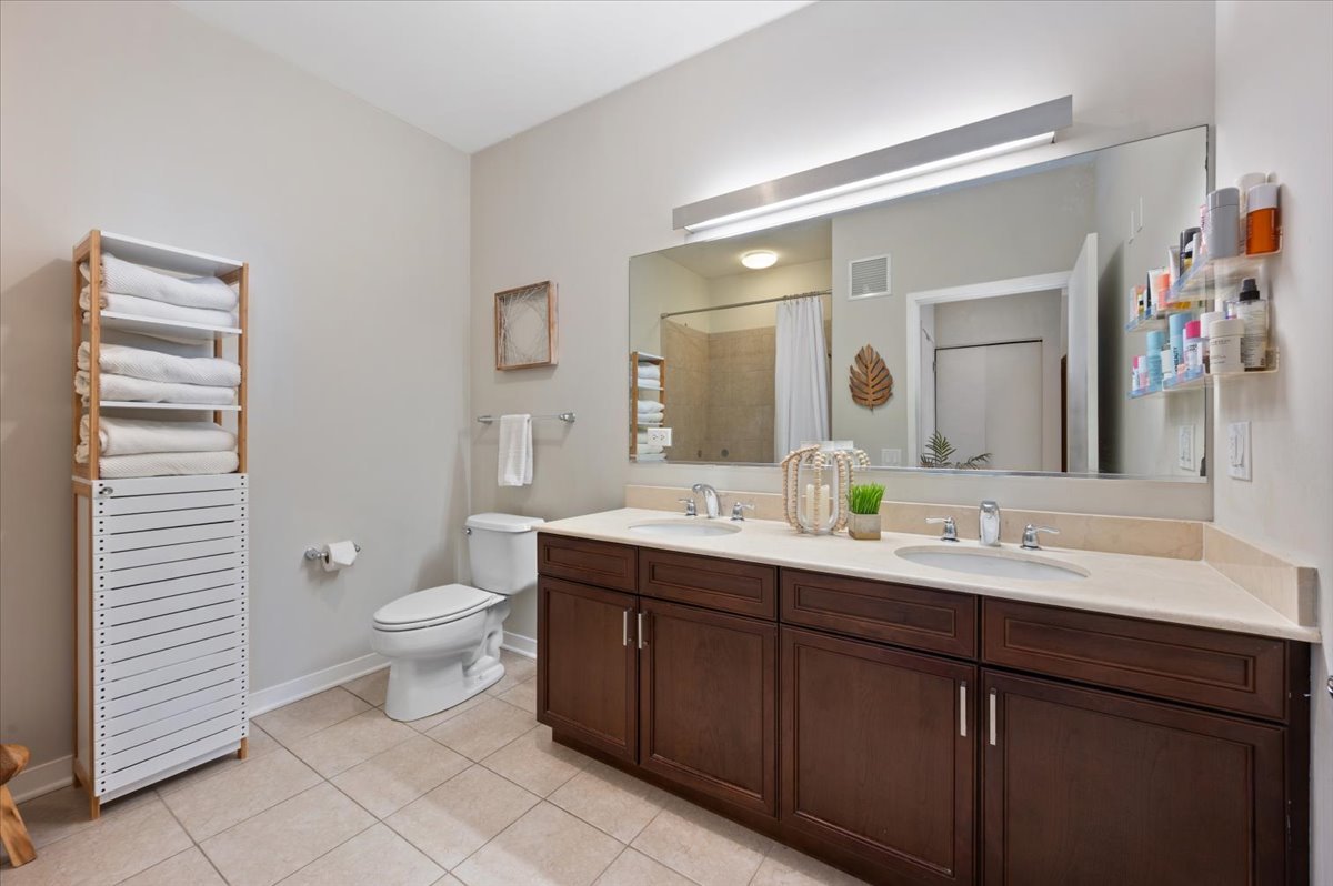 757 N Orleans Street Unit: 908