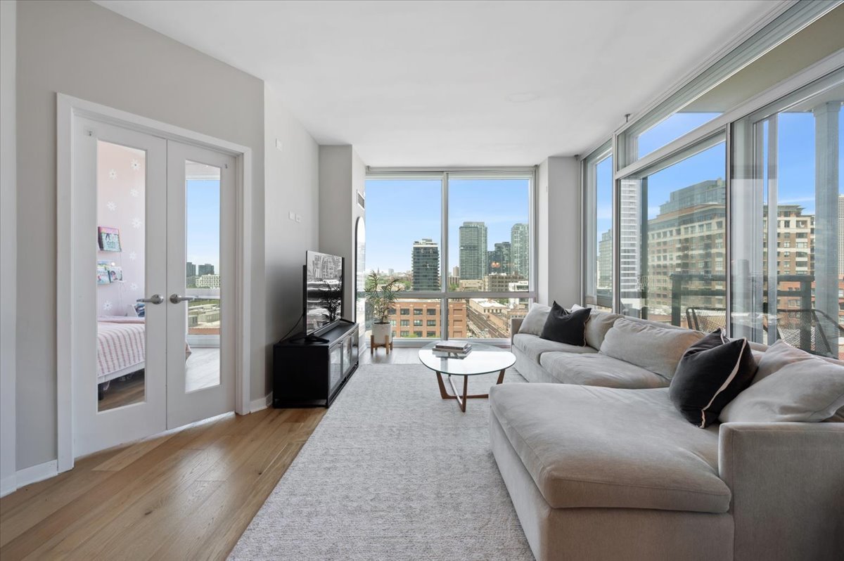 757 N Orleans Street Unit: 908