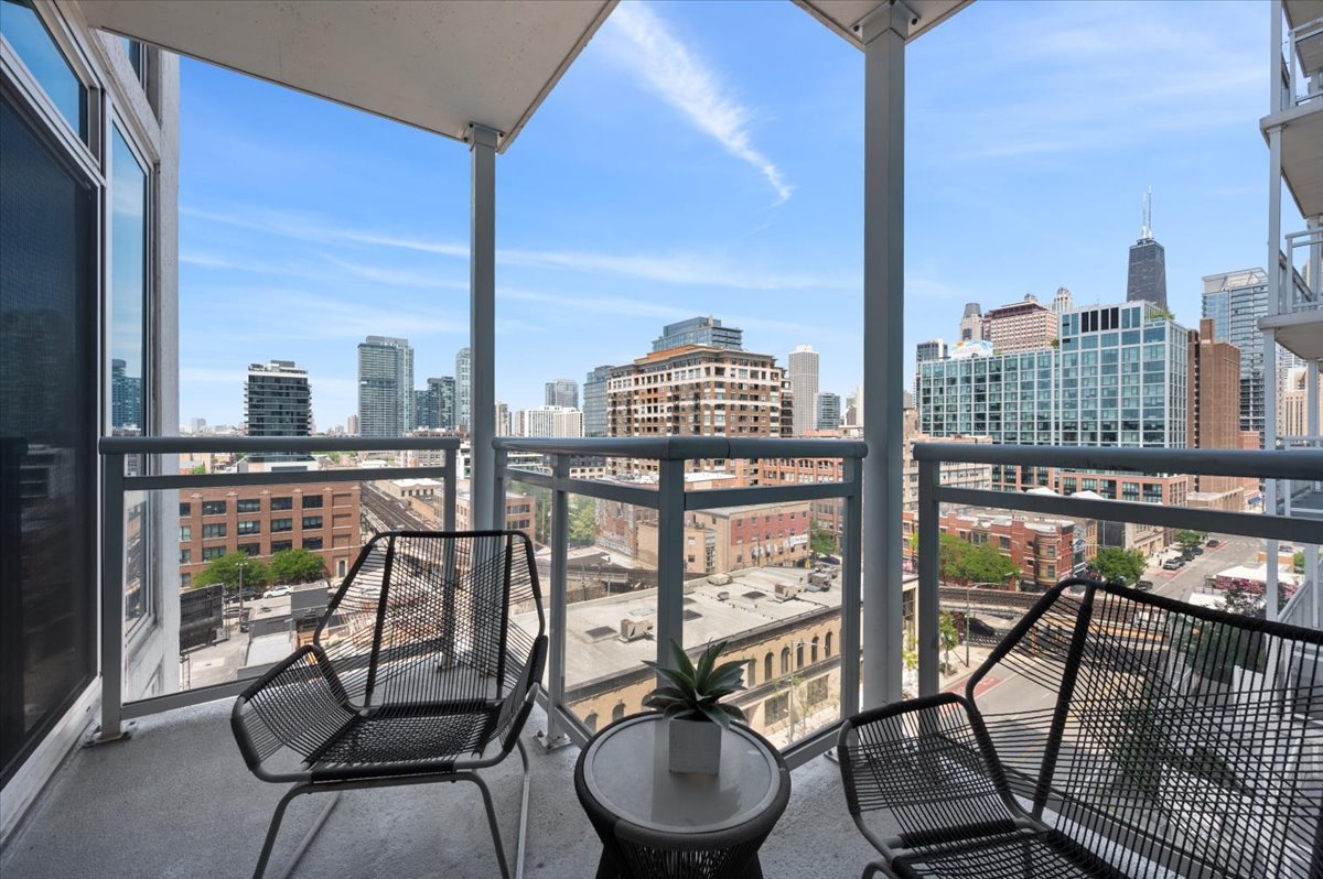 757 N Orleans Street Unit: 908