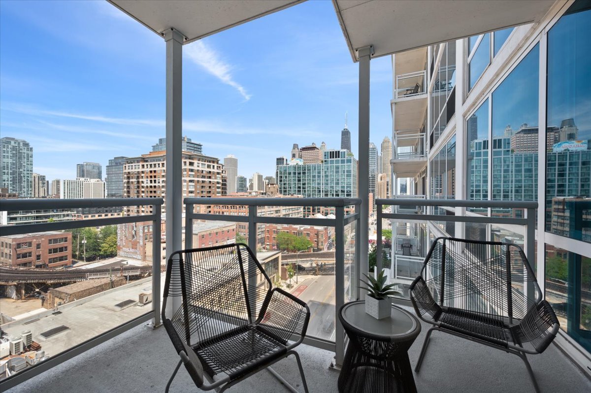757 N Orleans Street Unit: 908