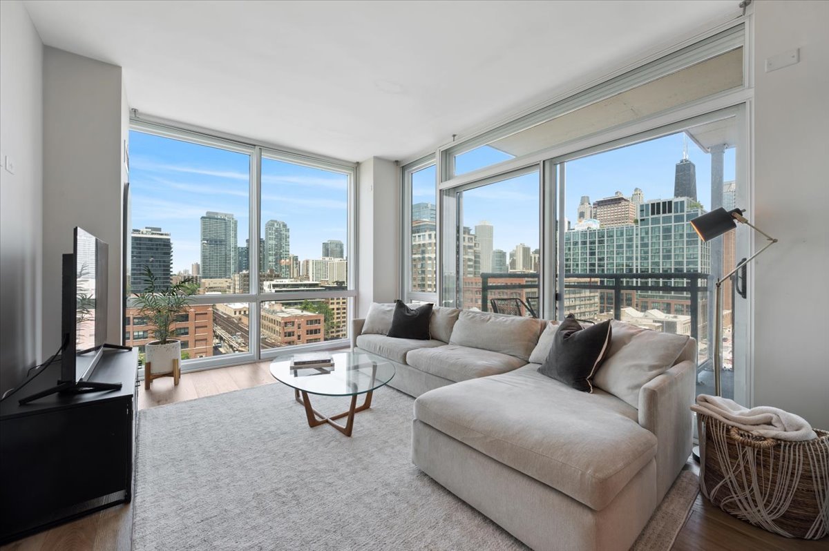 757 N Orleans Street Unit: 908