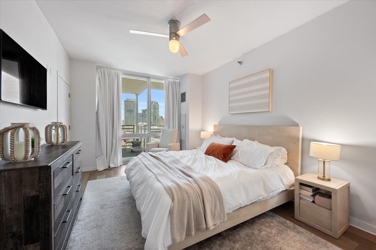 757 N Orleans Street Unit: 908
