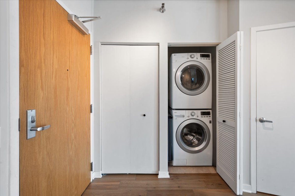 757 N Orleans Street Unit: 908