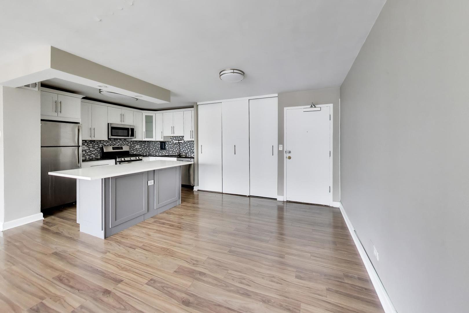 850 N DEWITT Place Unit: 20A