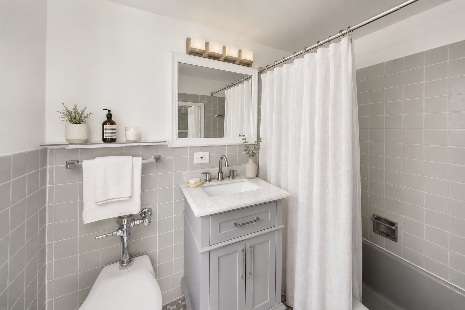 850 N DEWITT Place Unit: 20A