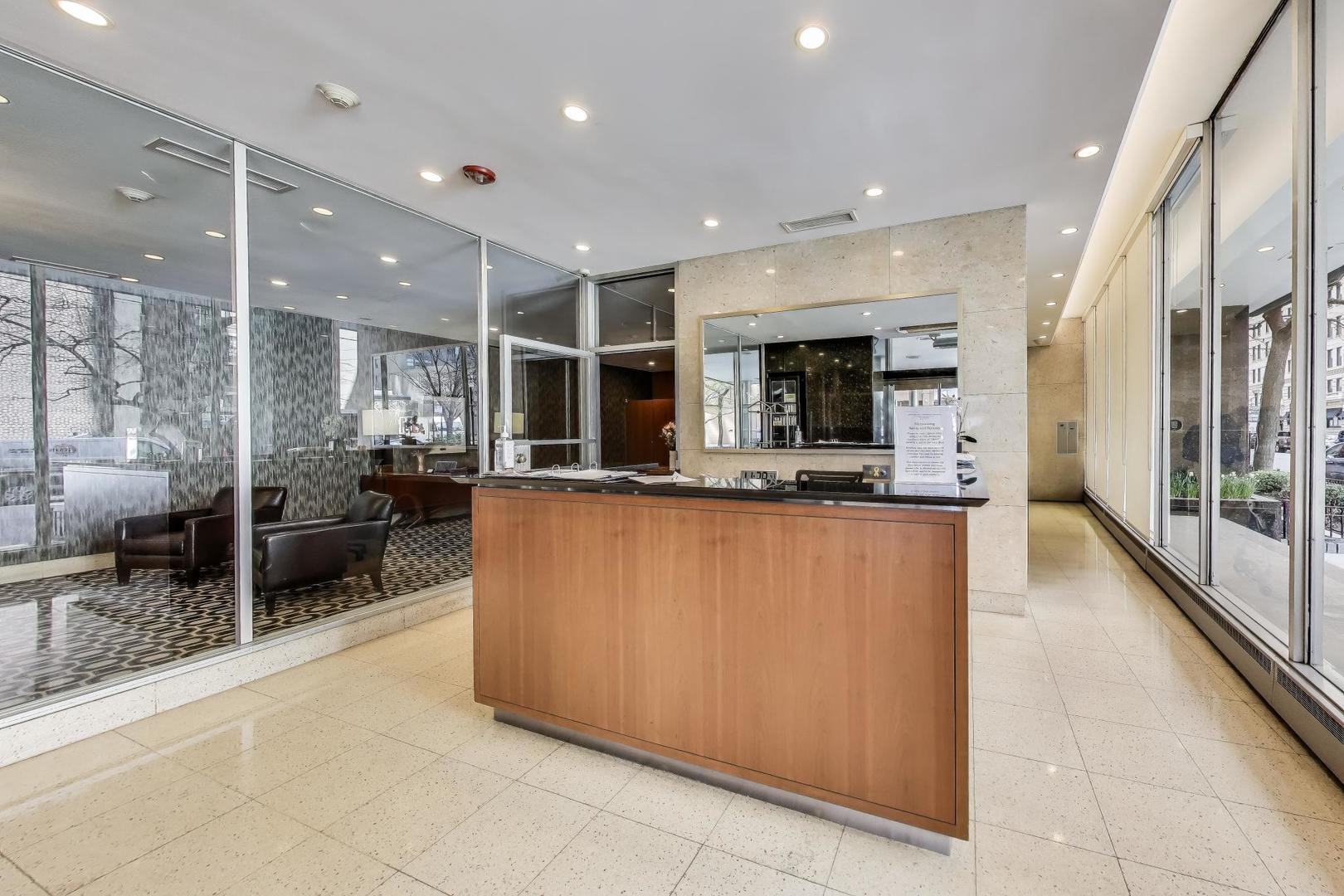 850 N DEWITT Place Unit: 20A