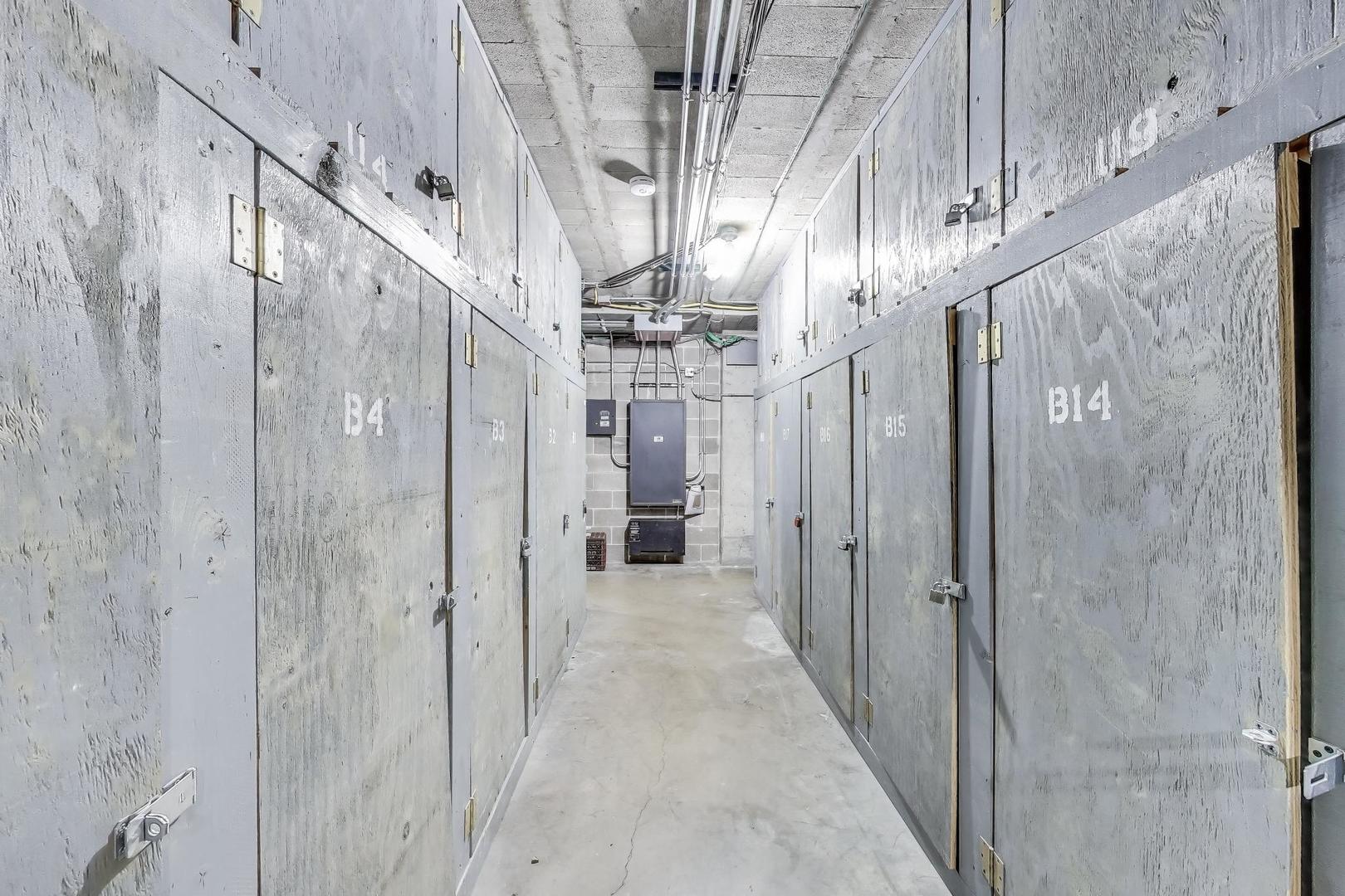 850 N DEWITT Place Unit: 20A