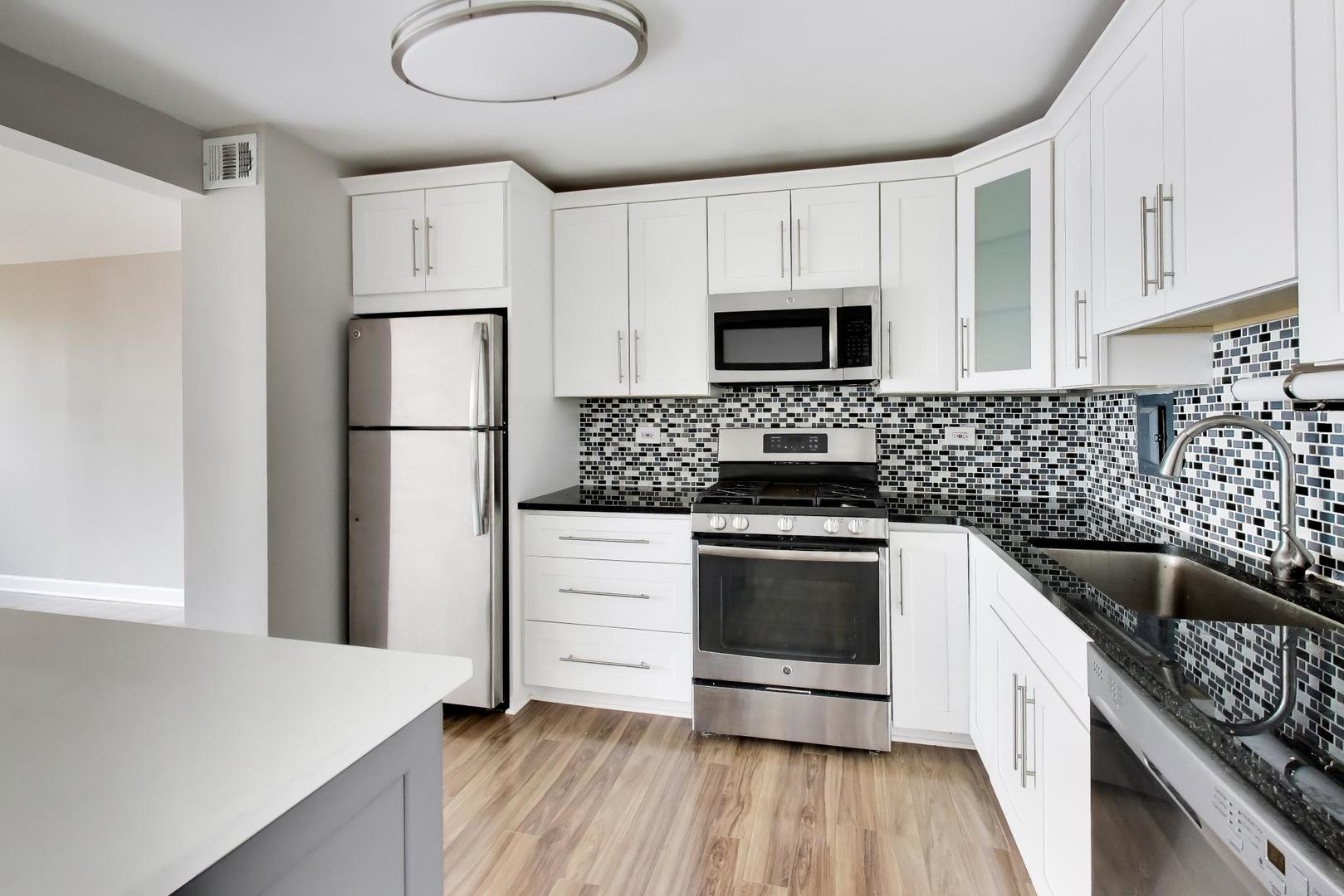 850 N DEWITT Place Unit: 20A