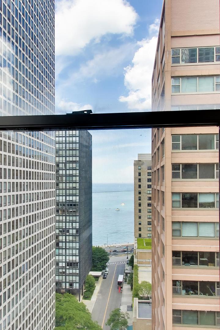 850 N DEWITT Place Unit: 20A