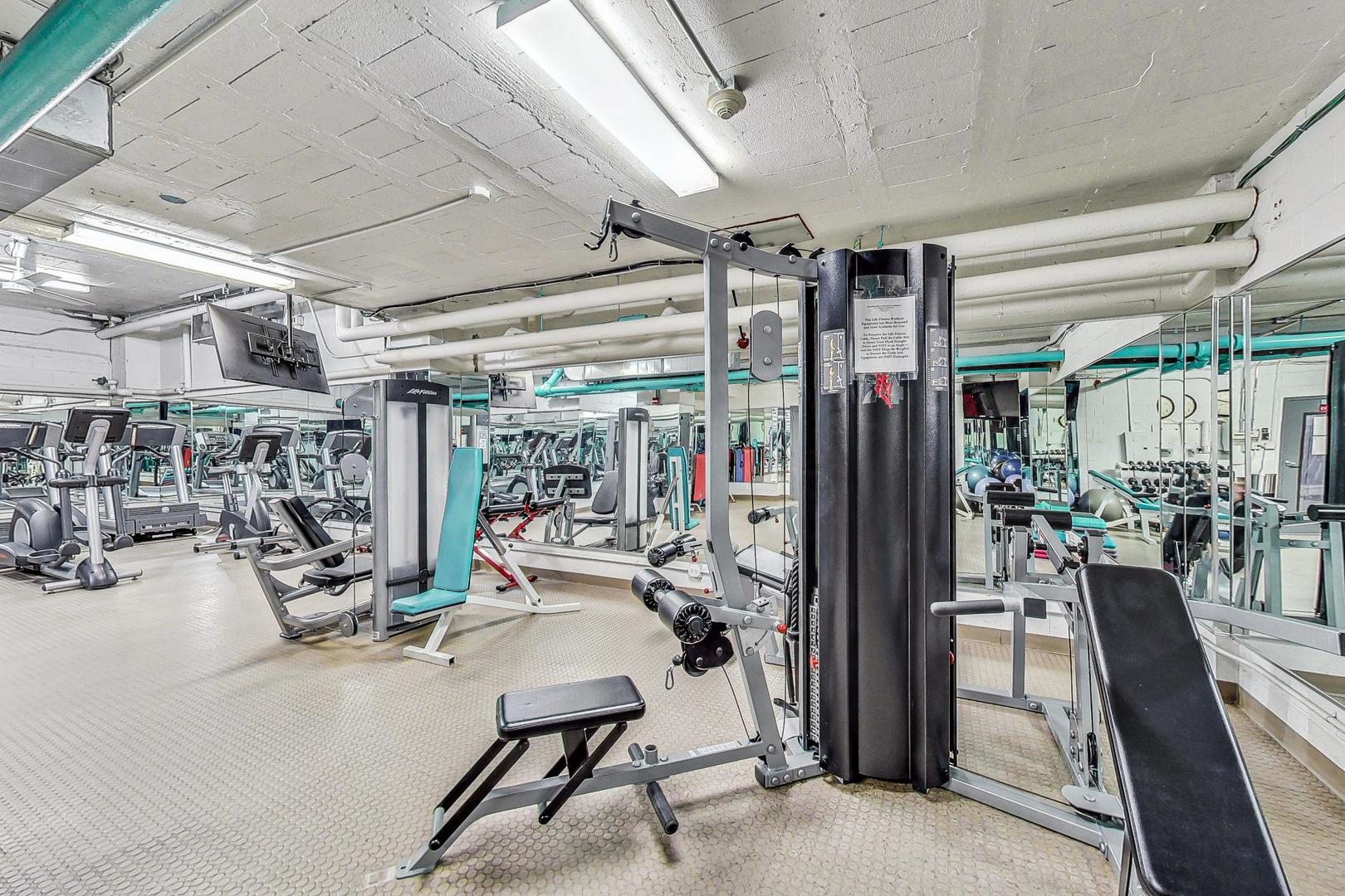 850 N DEWITT Place Unit: 20A