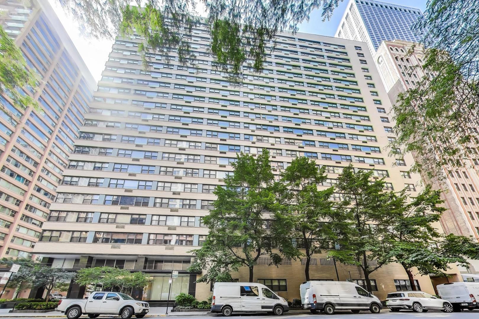 850 N DEWITT Place Unit: 20A