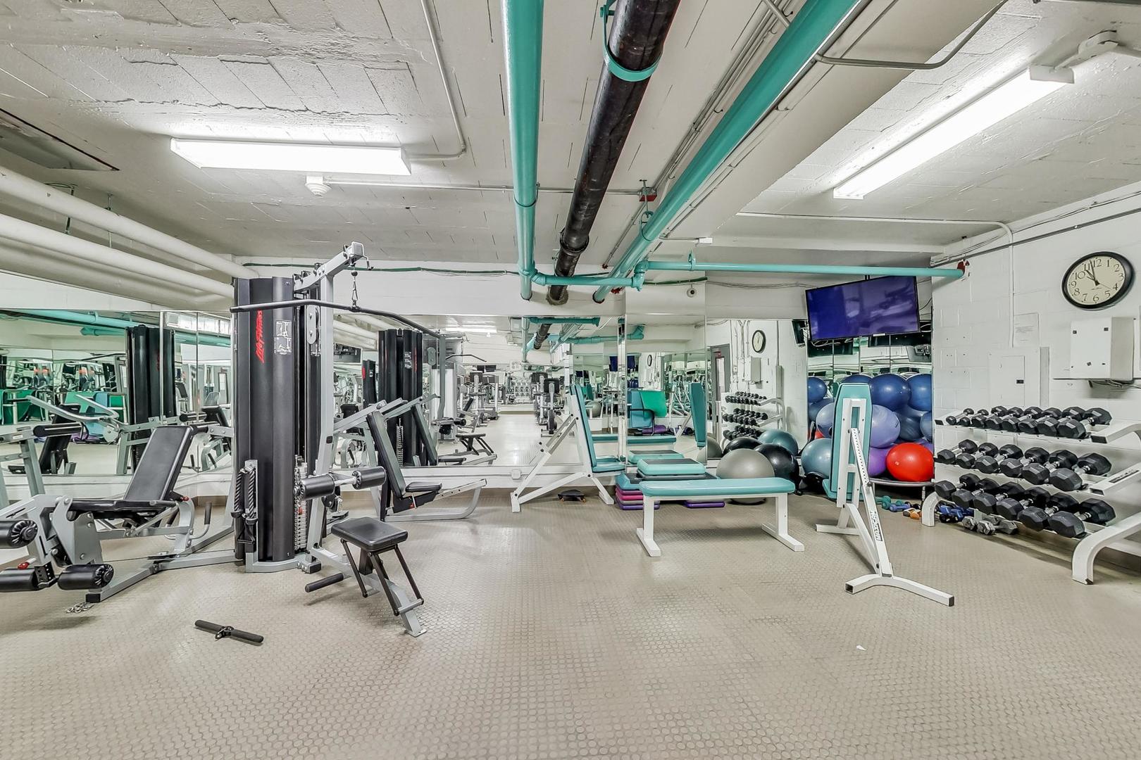 850 N DEWITT Place Unit: 20A