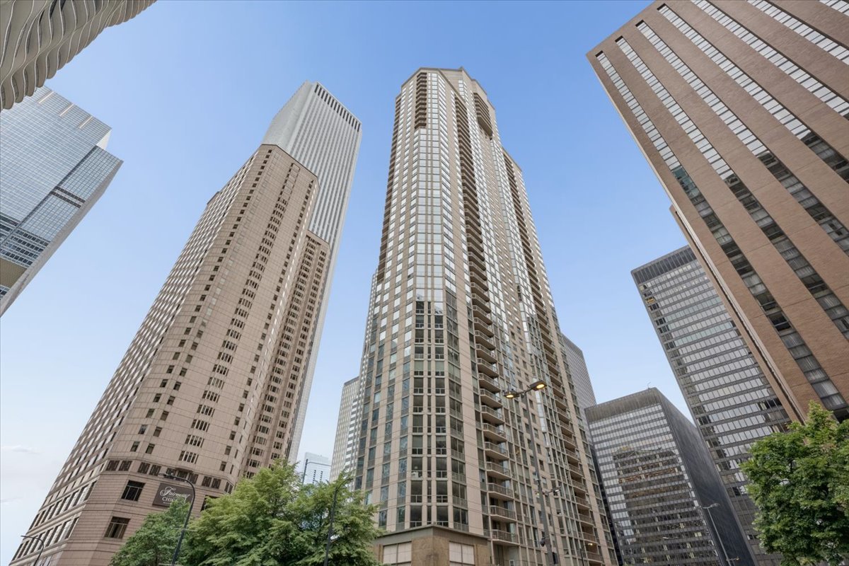 222 N Columbus Drive Unit: 2608