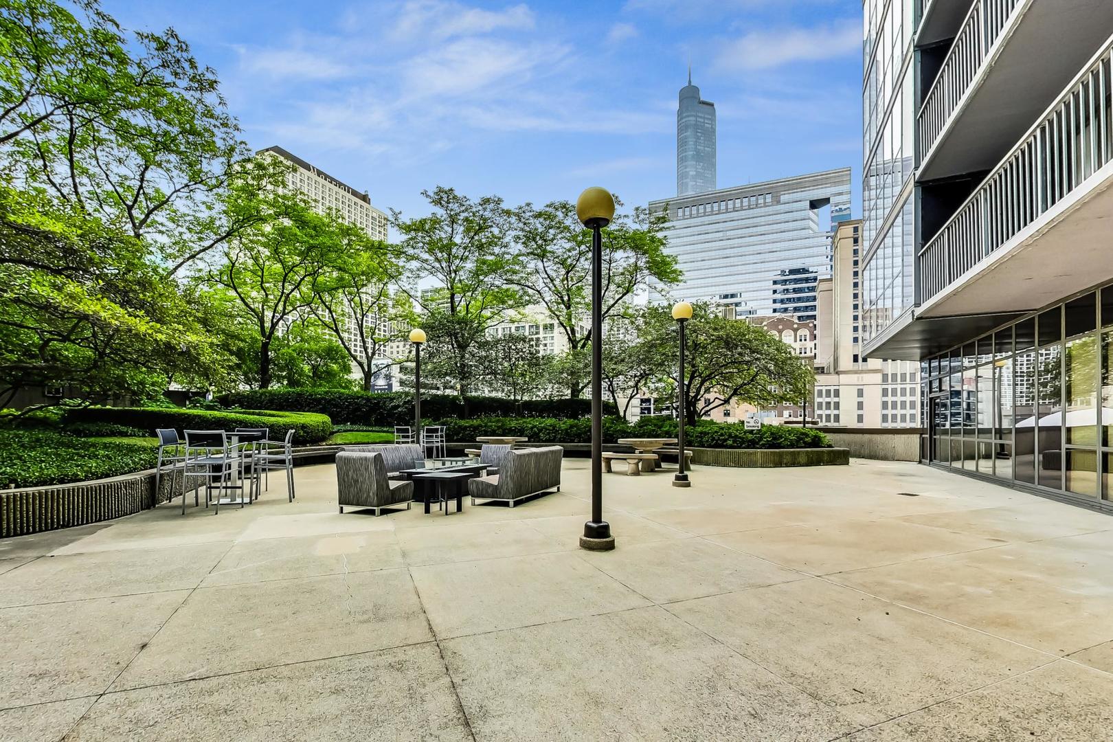 10 E ONTARIO Street Unit: 1110