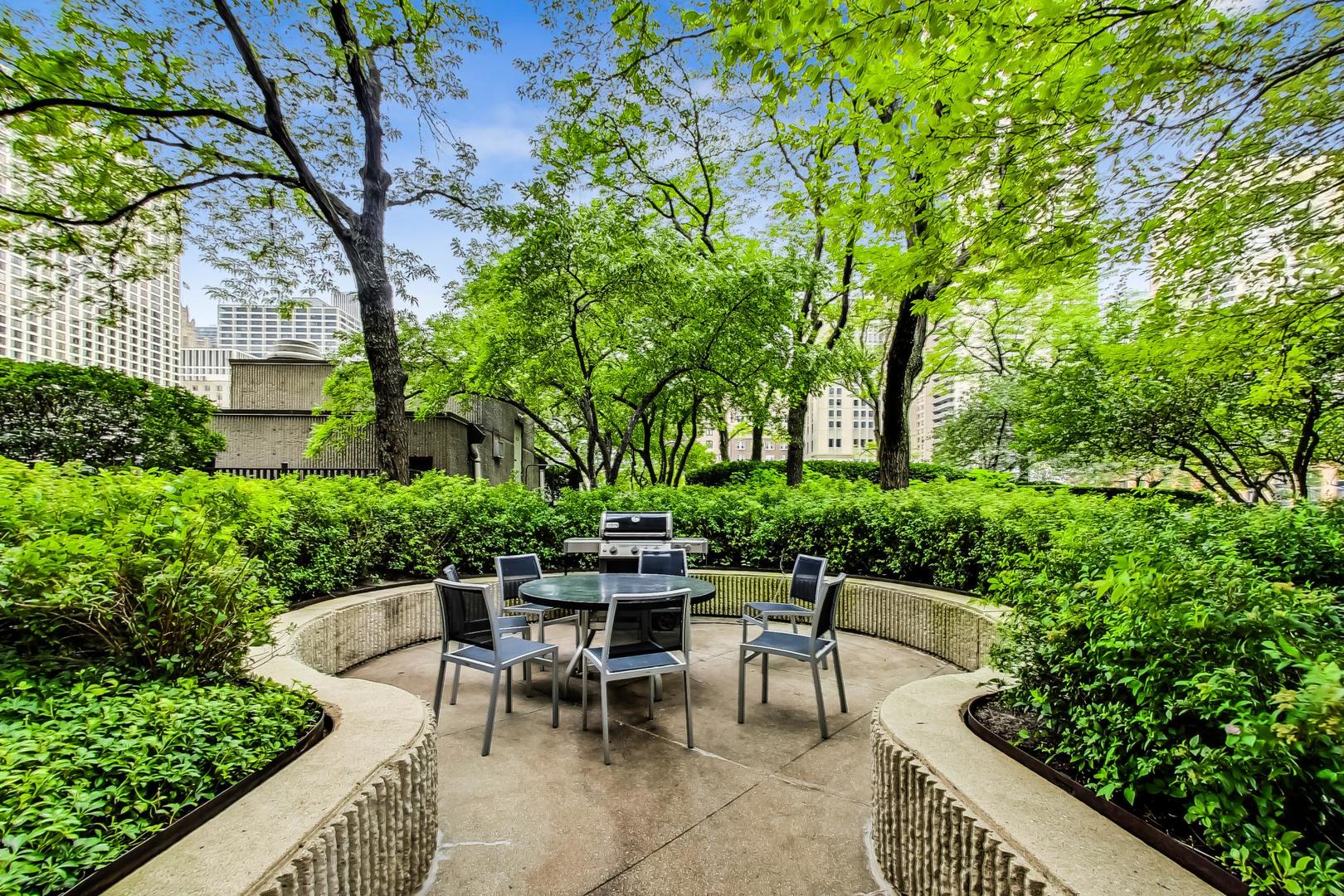 10 E ONTARIO Street Unit: 1110