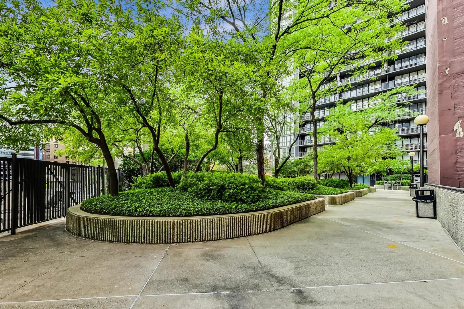 10 E ONTARIO Street Unit: 1110