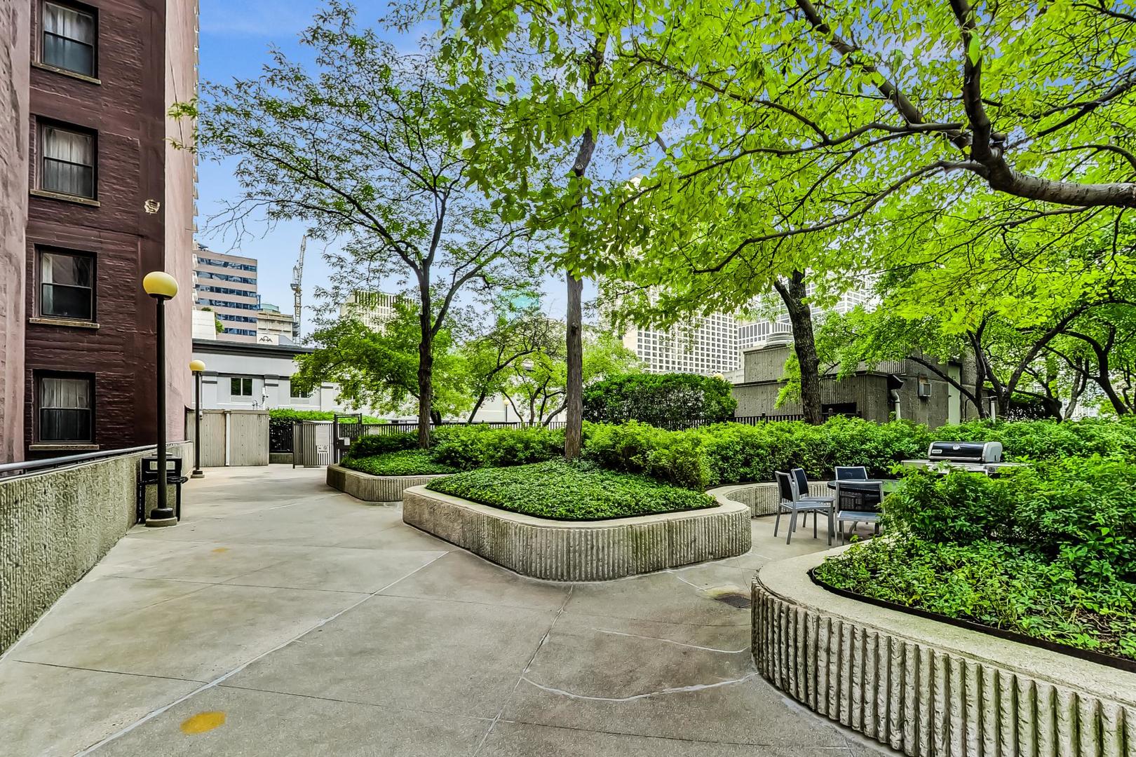 10 E ONTARIO Street Unit: 1110