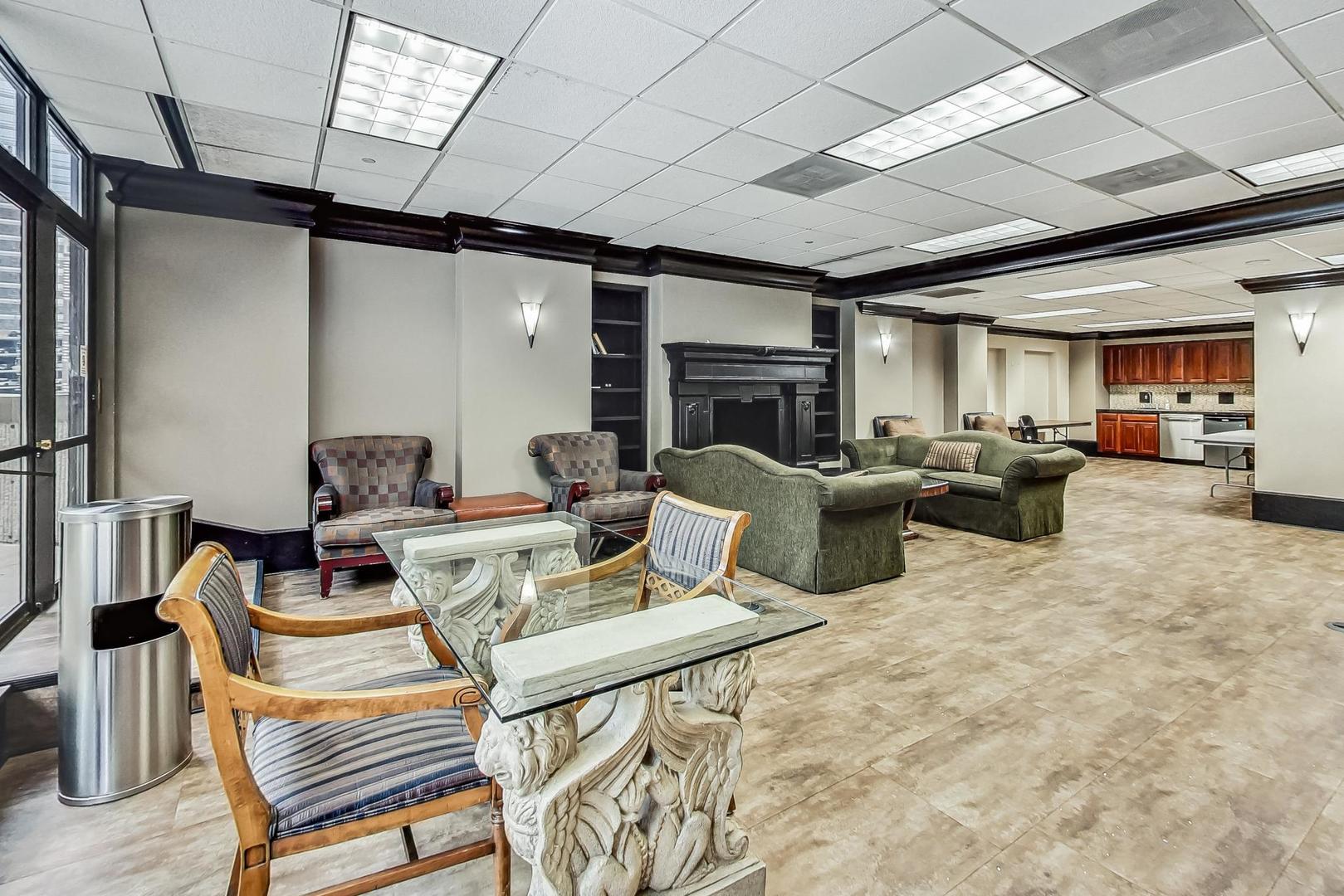 10 E ONTARIO Street Unit: 1110
