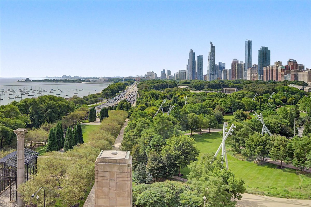 360 E Randolph Street Unit: 901