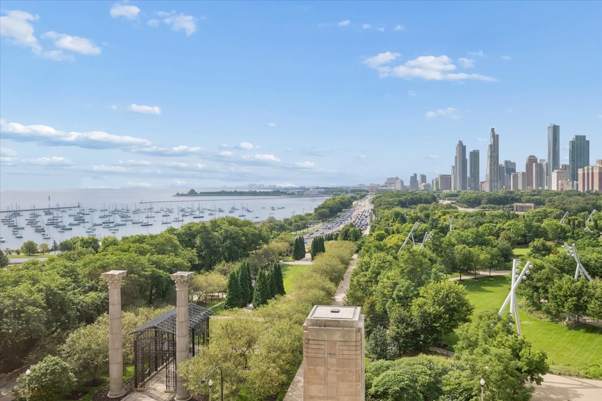 360 E Randolph Street Unit: 901