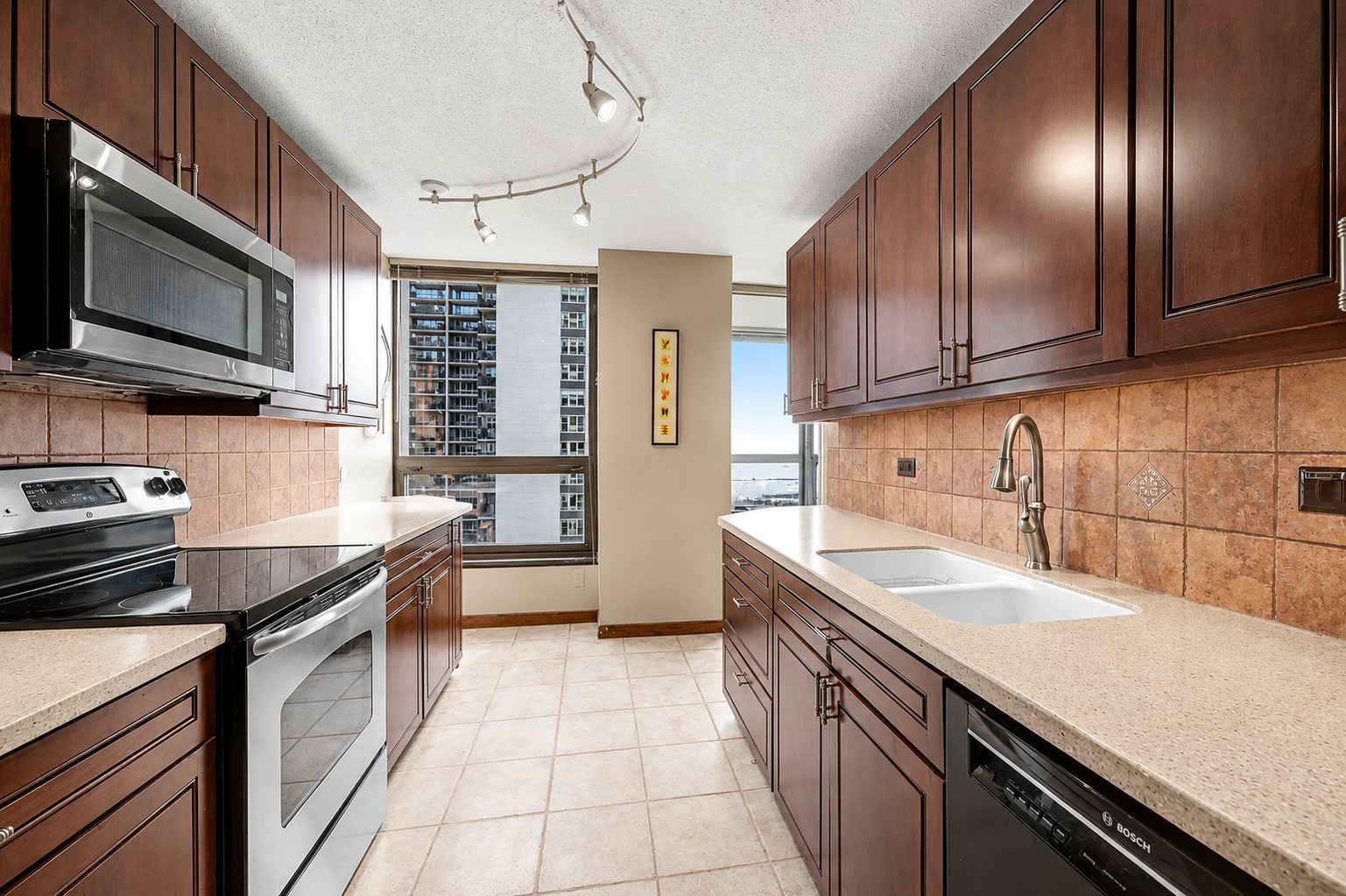 360 E Randolph Street Unit: 901