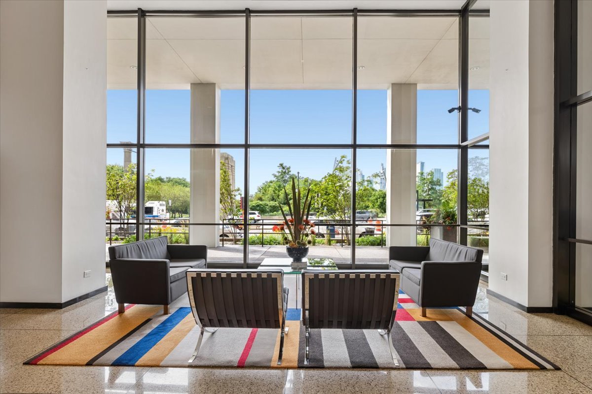360 E Randolph Street Unit: 901