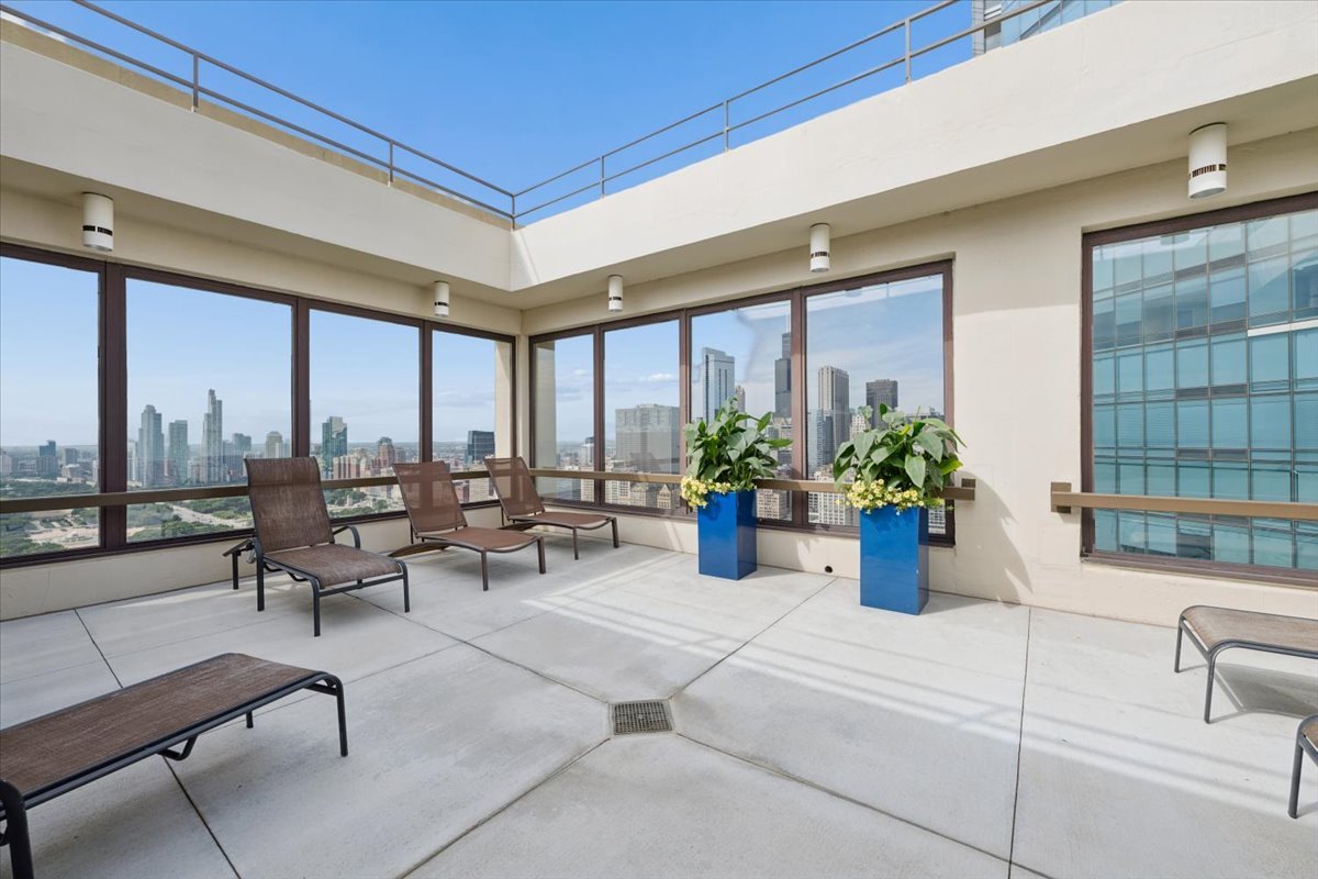 360 E Randolph Street Unit: 901