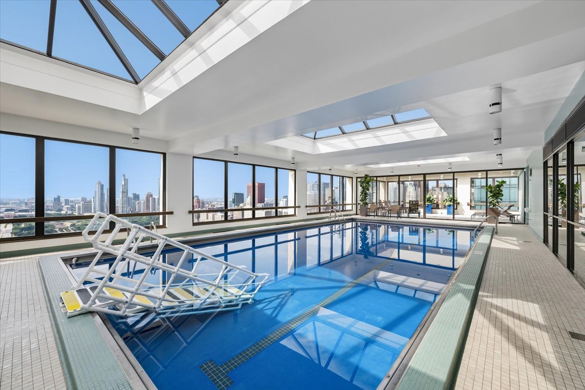 360 E Randolph Street Unit: 901