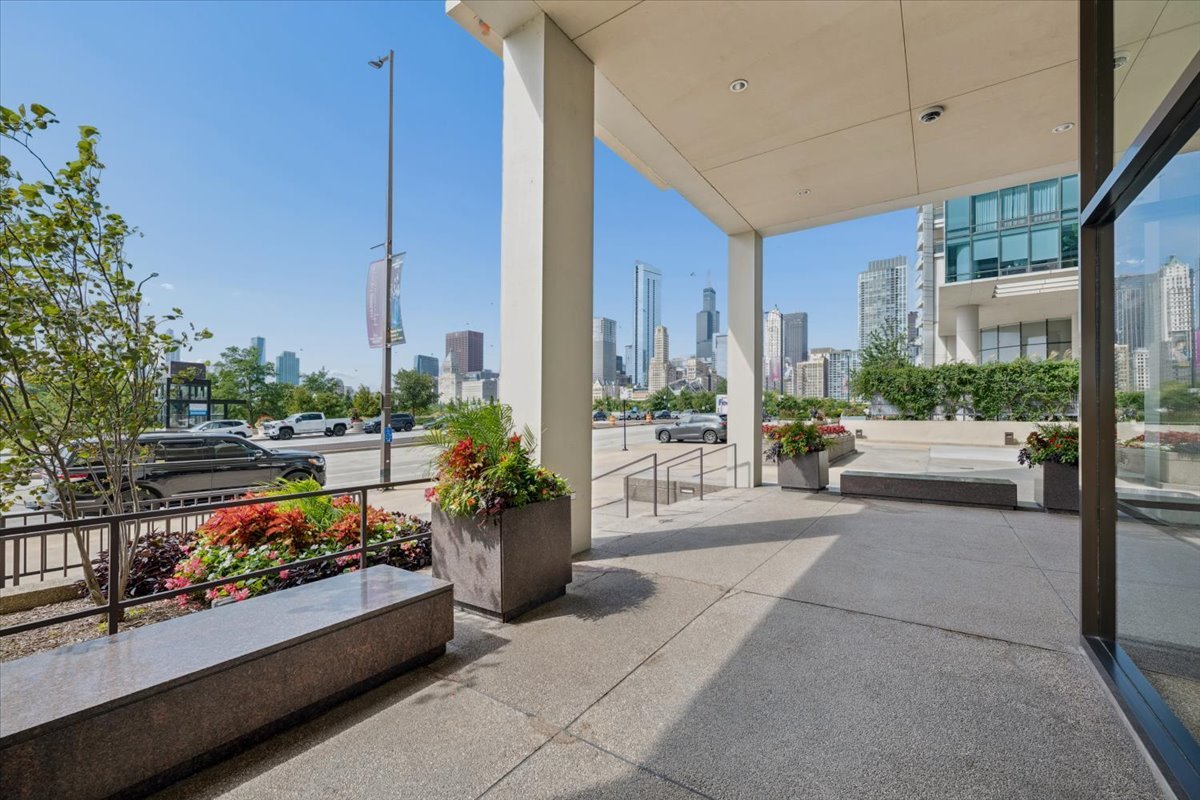 360 E Randolph Street Unit: 901