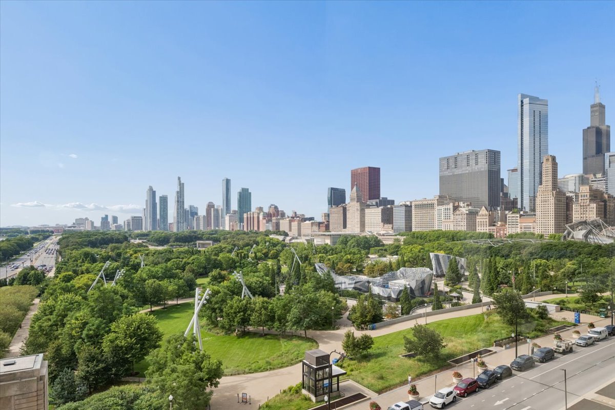 360 E Randolph Street Unit: 901