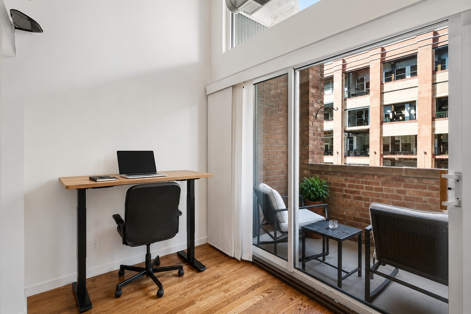 1000 W WASHINGTON Boulevard Unit: 216
