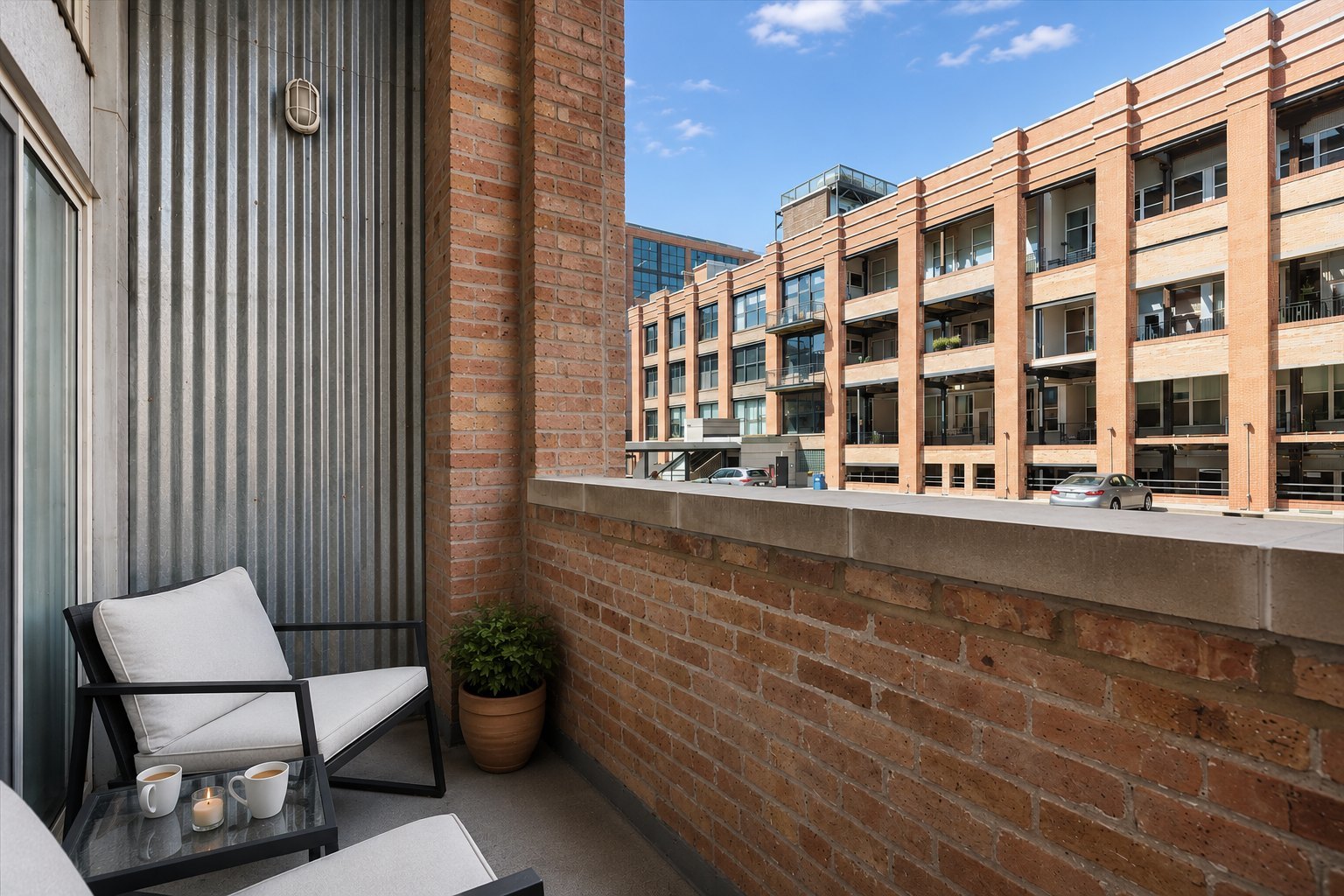 1000 W WASHINGTON Boulevard Unit: 216