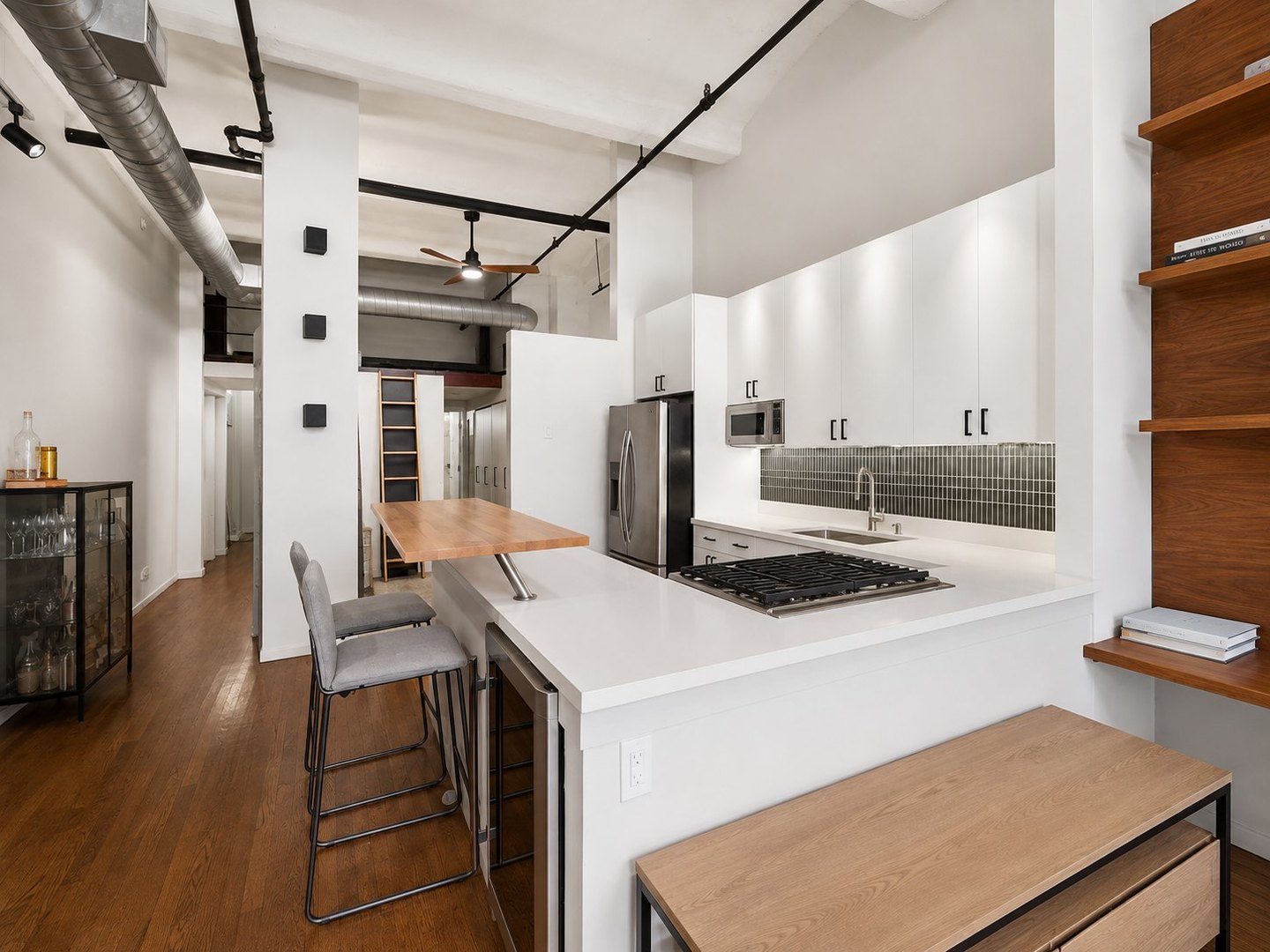 1000 W WASHINGTON Boulevard Unit: 216