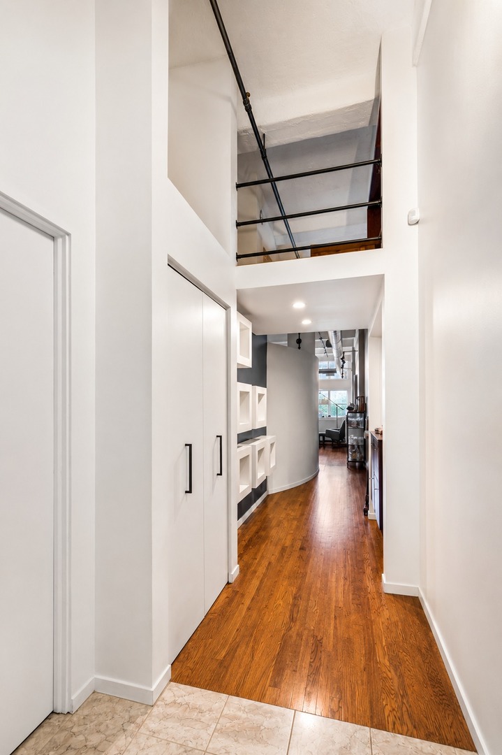 1000 W WASHINGTON Boulevard Unit: 216