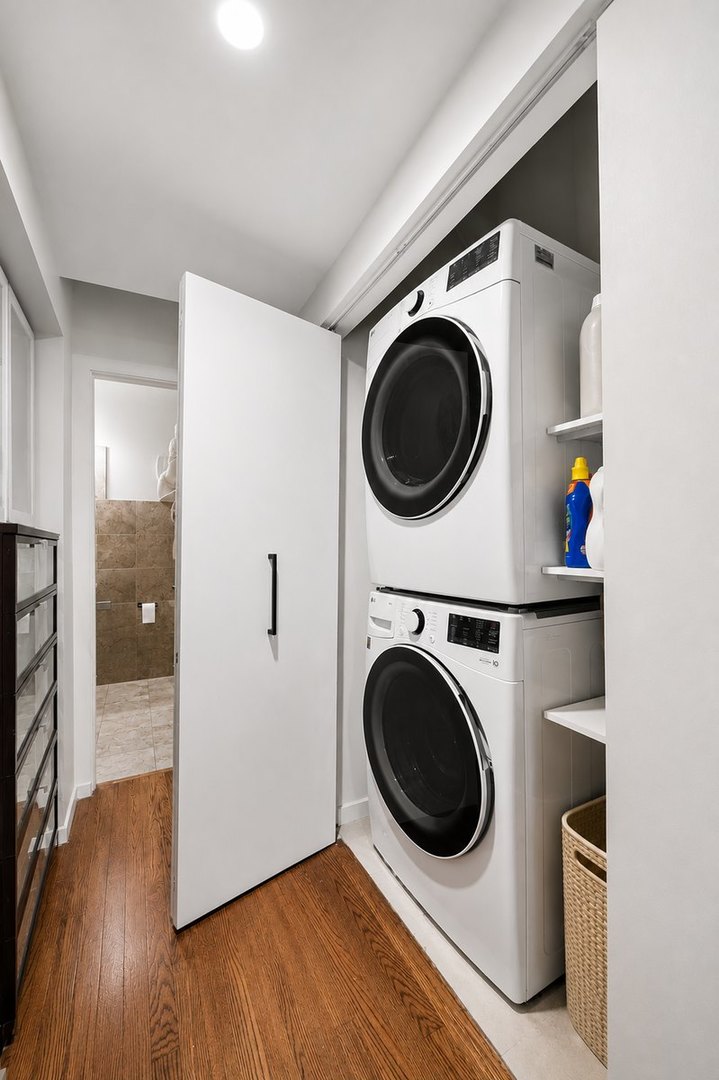 1000 W WASHINGTON Boulevard Unit: 216