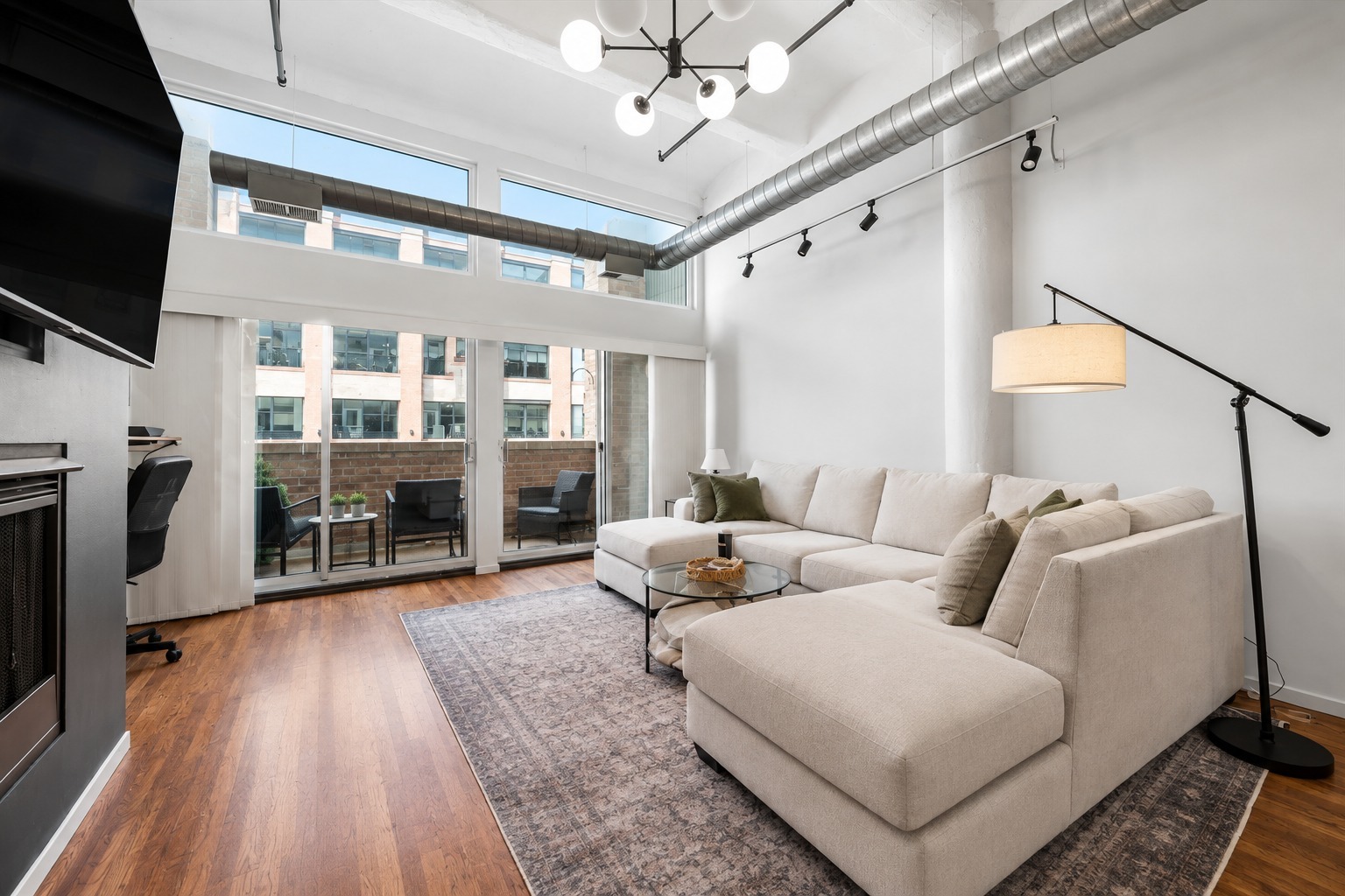 1000 W WASHINGTON Boulevard Unit: 216
