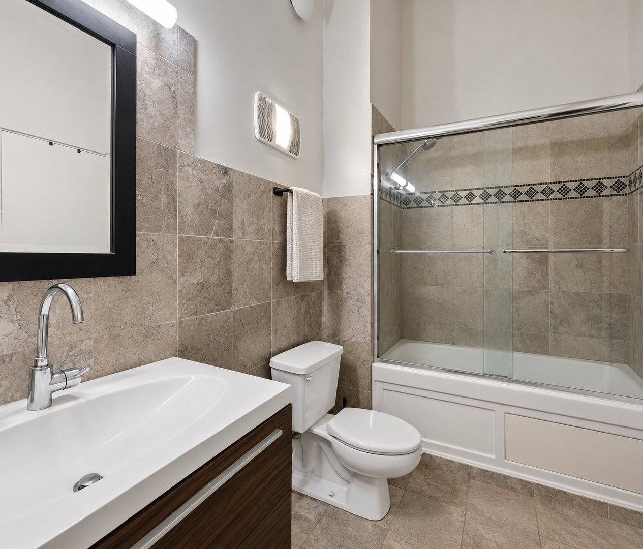 1000 W WASHINGTON Boulevard Unit: 216
