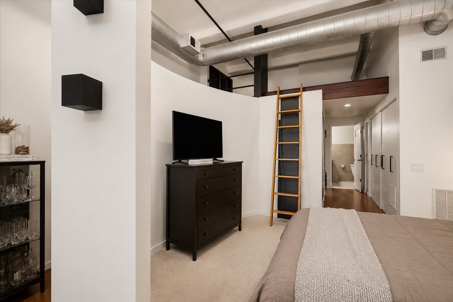 1000 W WASHINGTON Boulevard Unit: 216