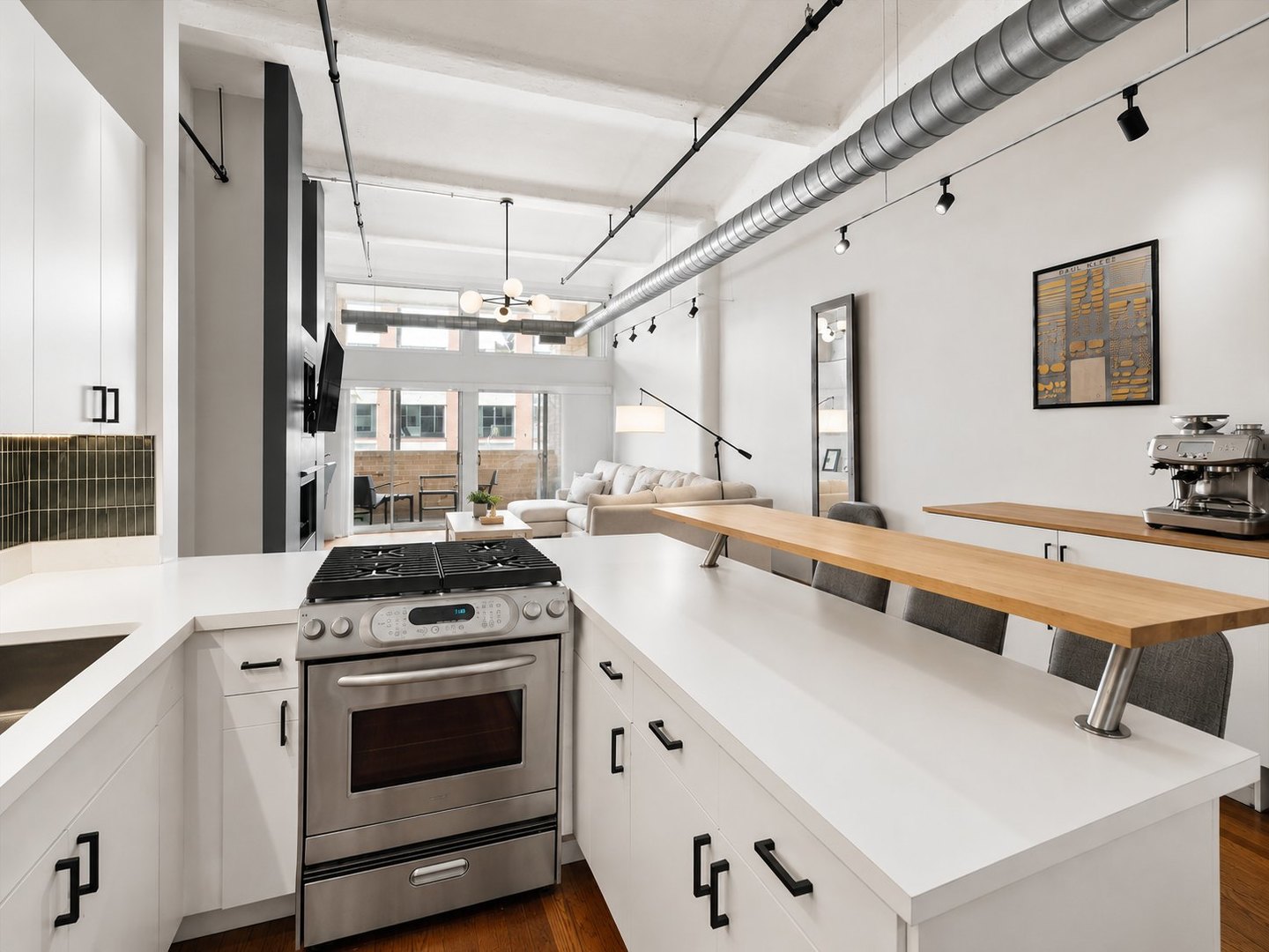 1000 W WASHINGTON Boulevard Unit: 216