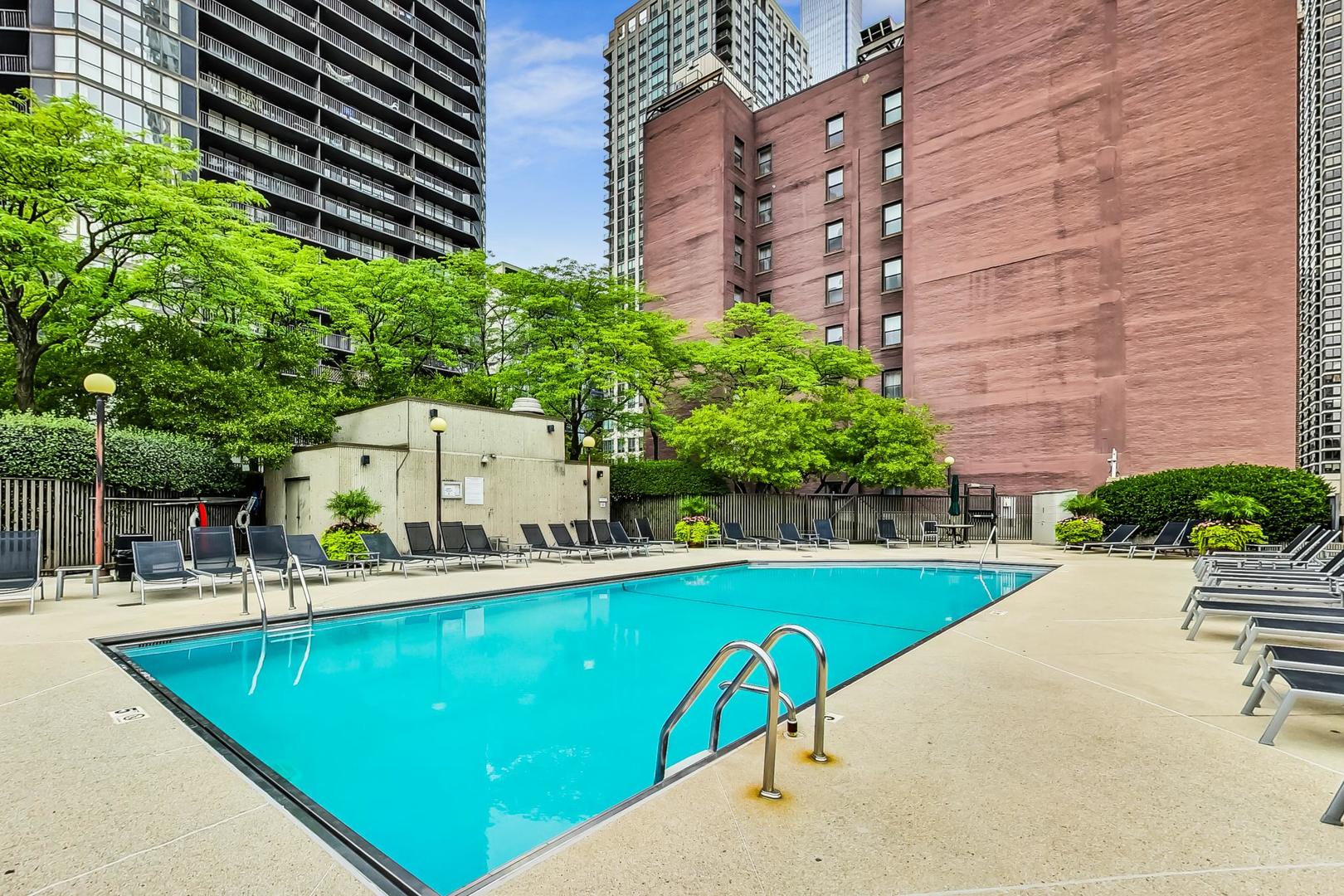 10 E ONTARIO Street Unit: 1110