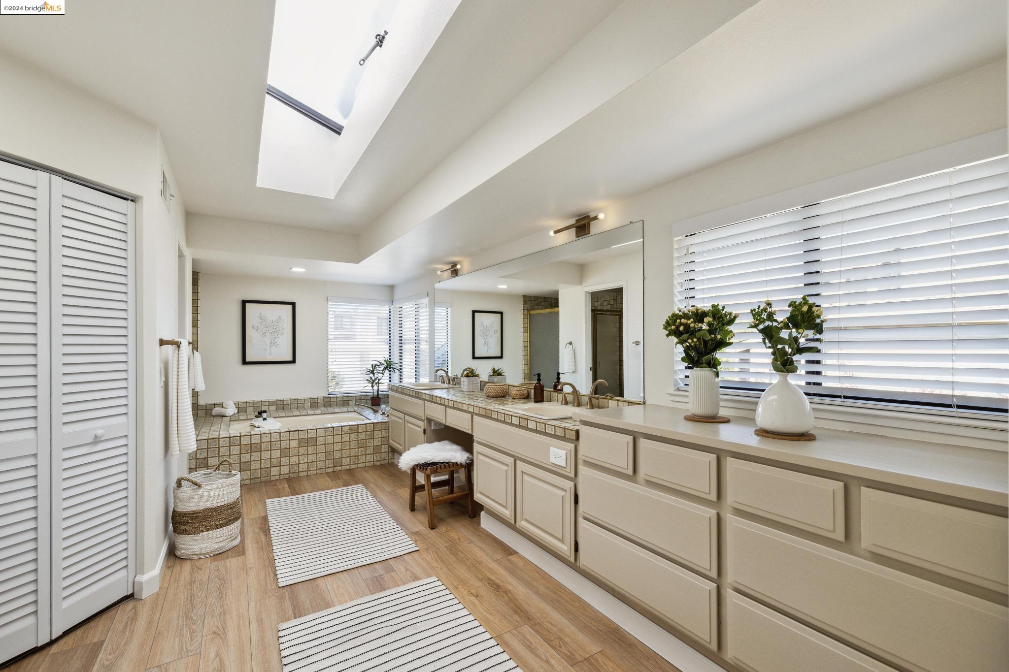 4202 Ridgemont Ct