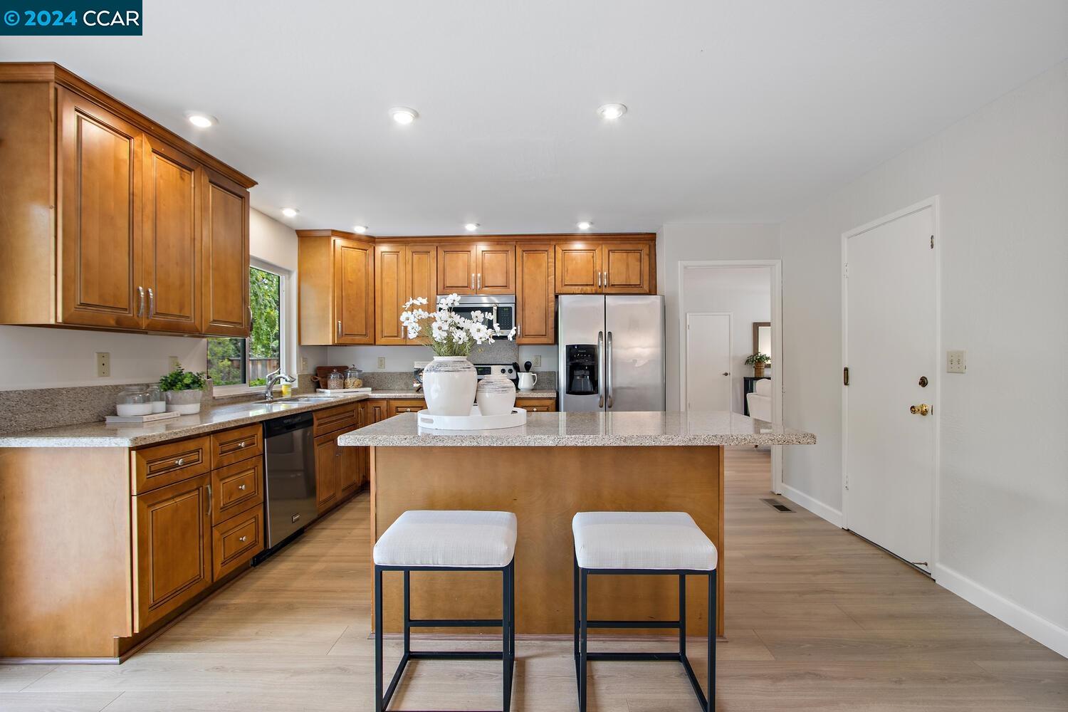 407 Kahrs Ave