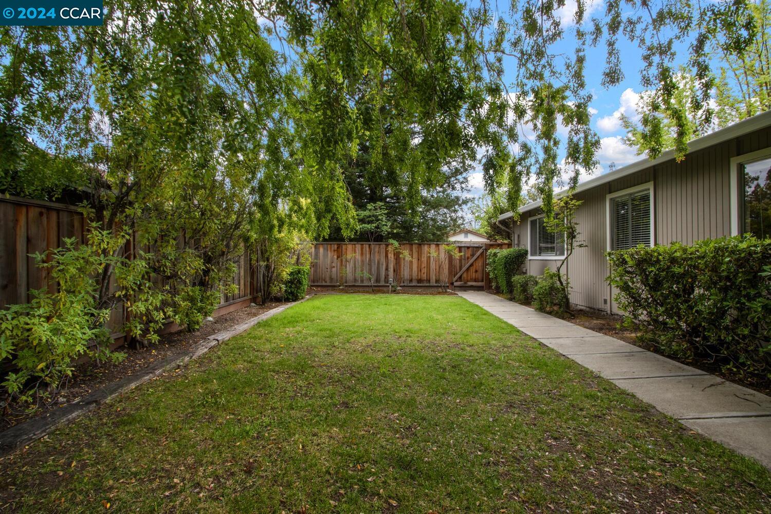 407 Kahrs Ave