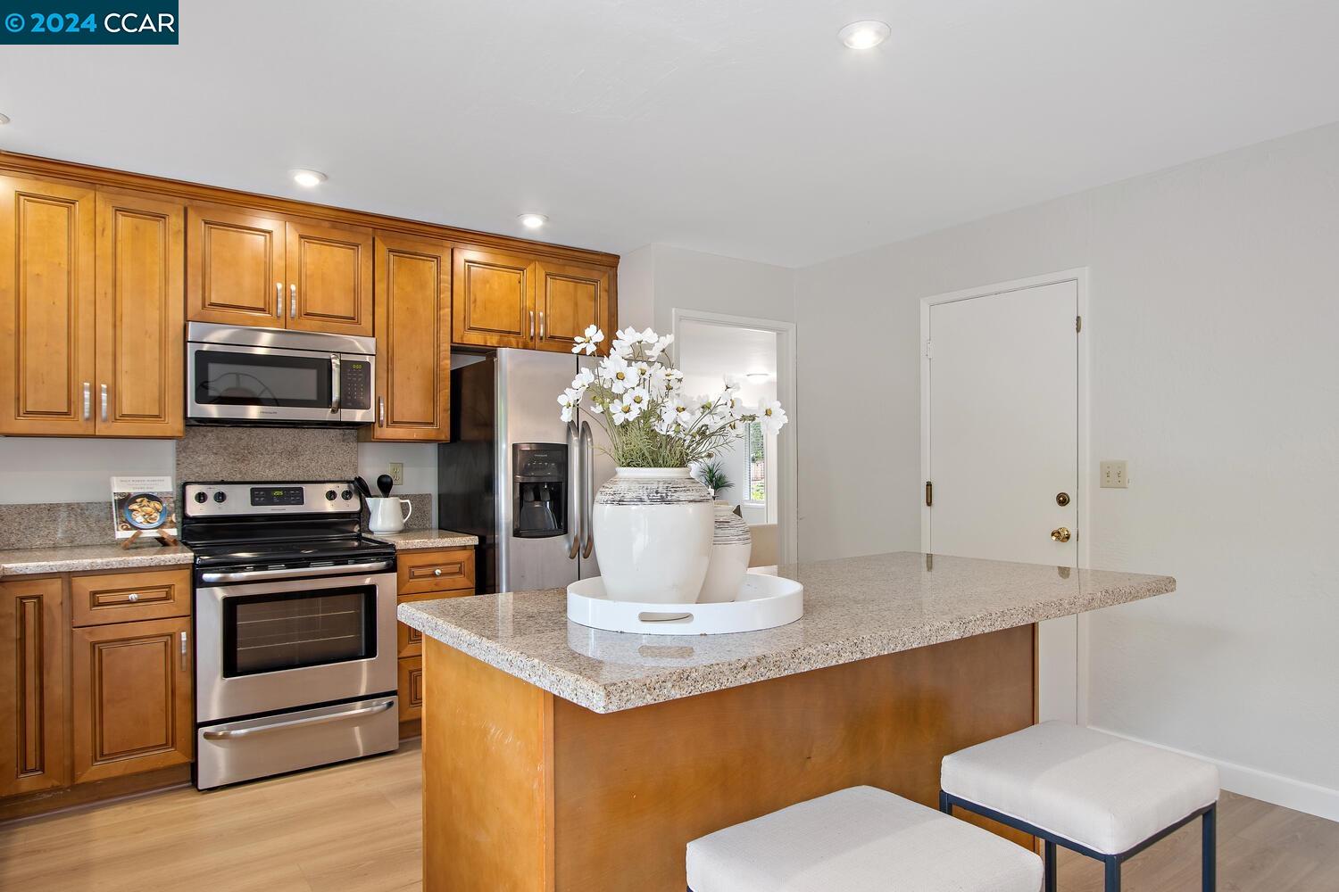 407 Kahrs Ave