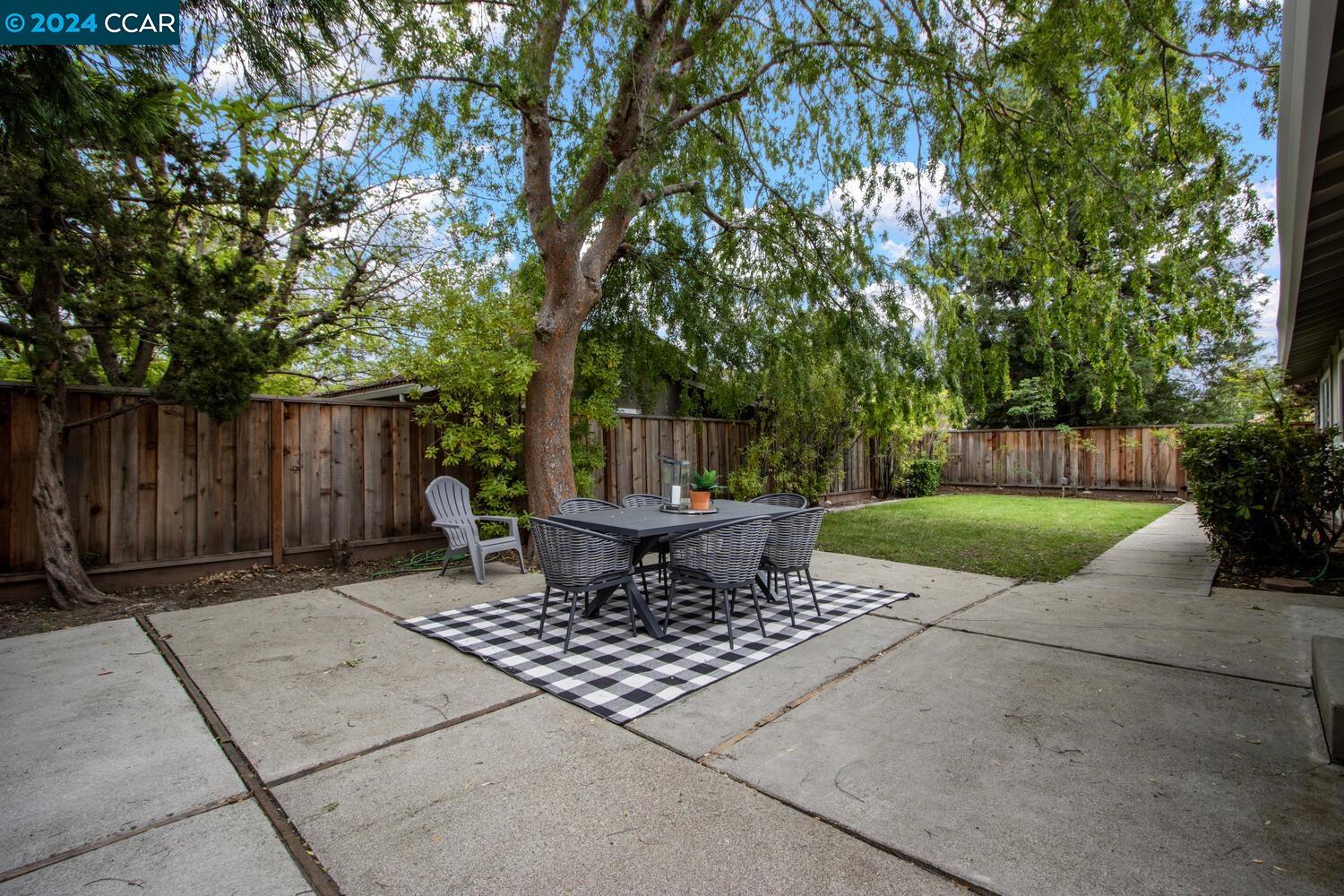 407 Kahrs Ave