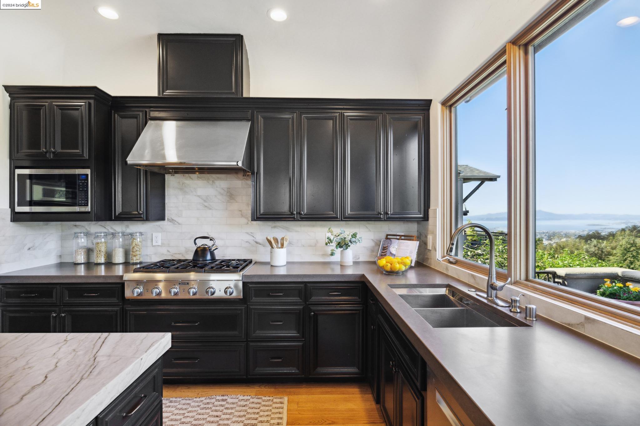 1033 Amito Dr