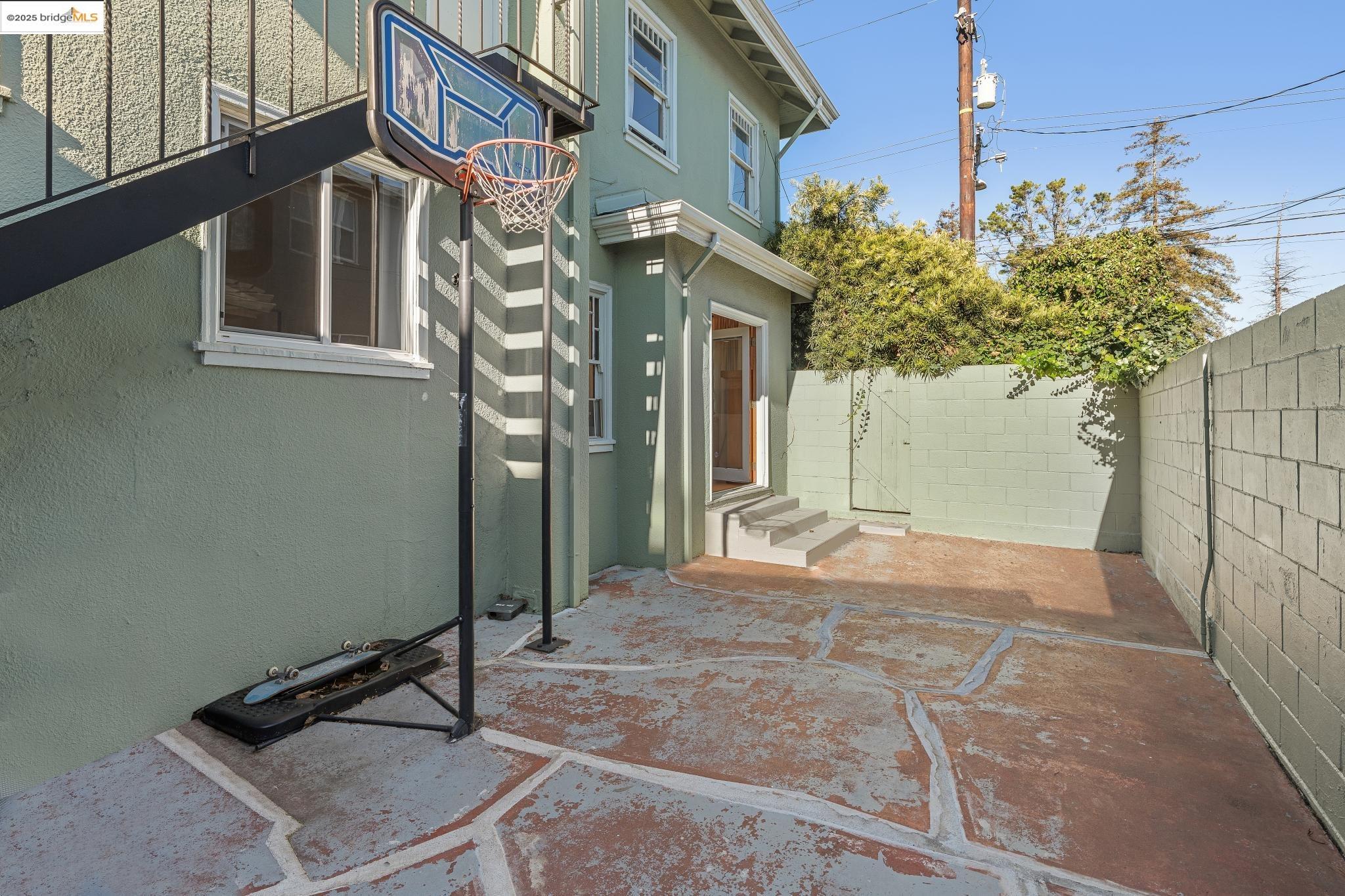 1001 Macarthur Blvd