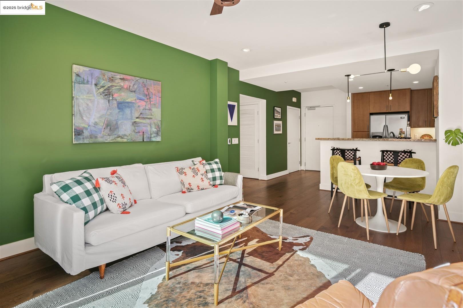 438 W Grand # 523