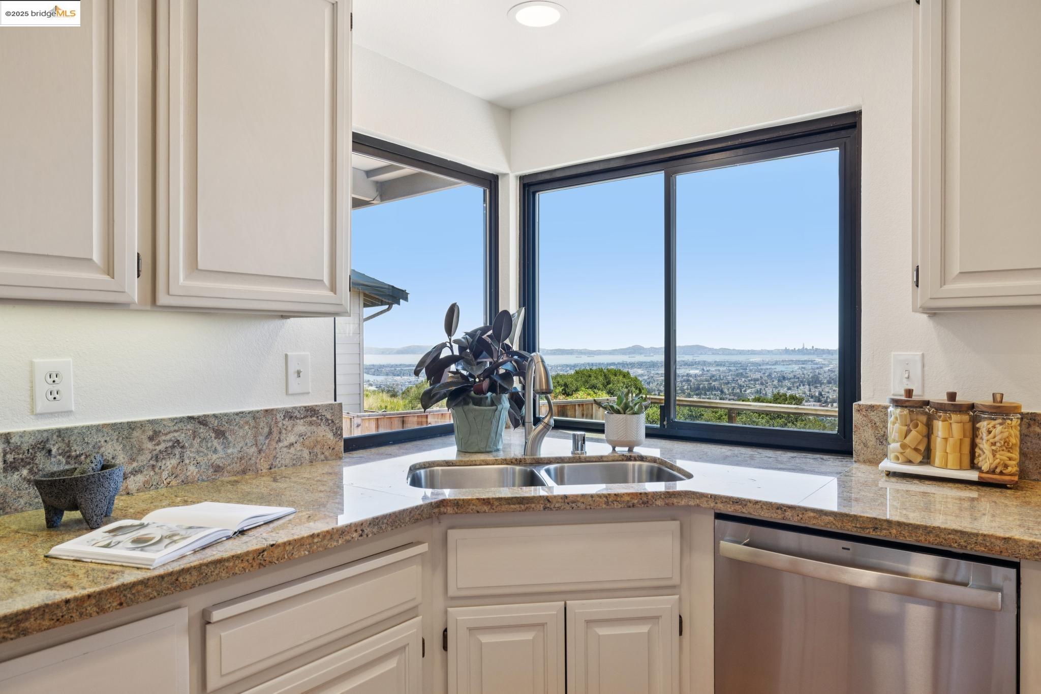 6109 Ridgemont Dr